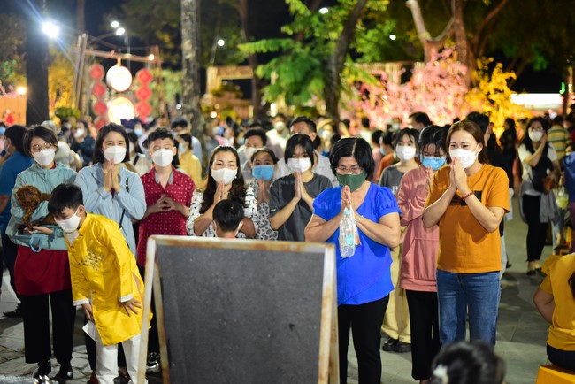 Chùm ảnh mồng một Tết Nhâm Dần